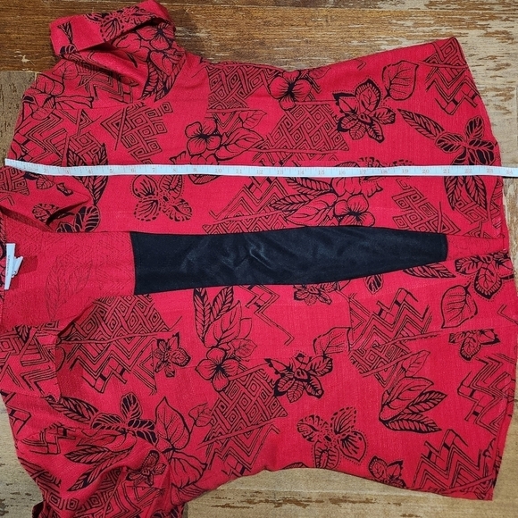 Dressbarn Red Hawaiian Floral Blouse with attached Cami Size M - Picture 4 of 8